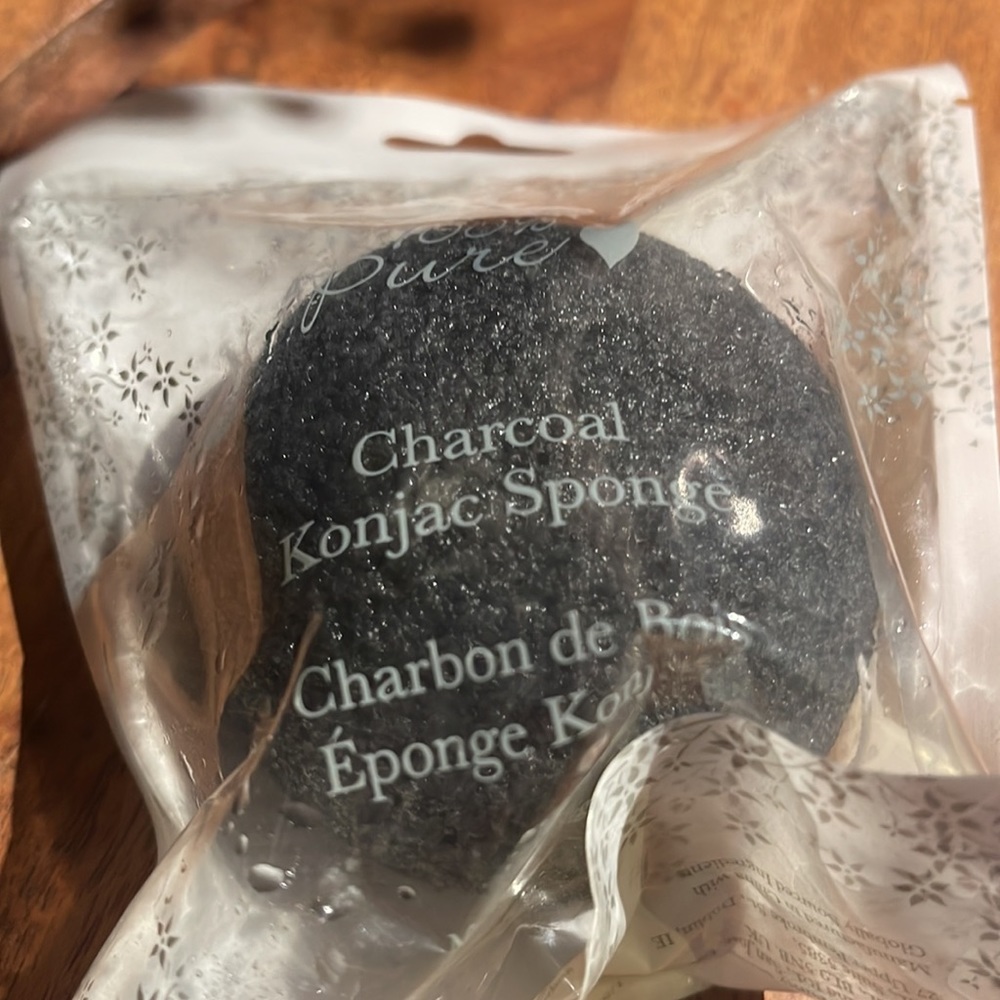 100% Pure Konjac Sponge: Charcoal